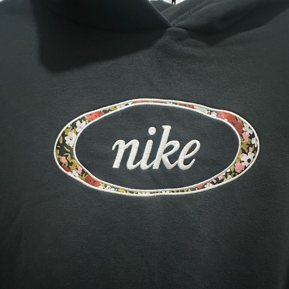 Nike Women's Black Floral Print Crop Pullover Hoodie Size Small EUC - Picture 3 of 4